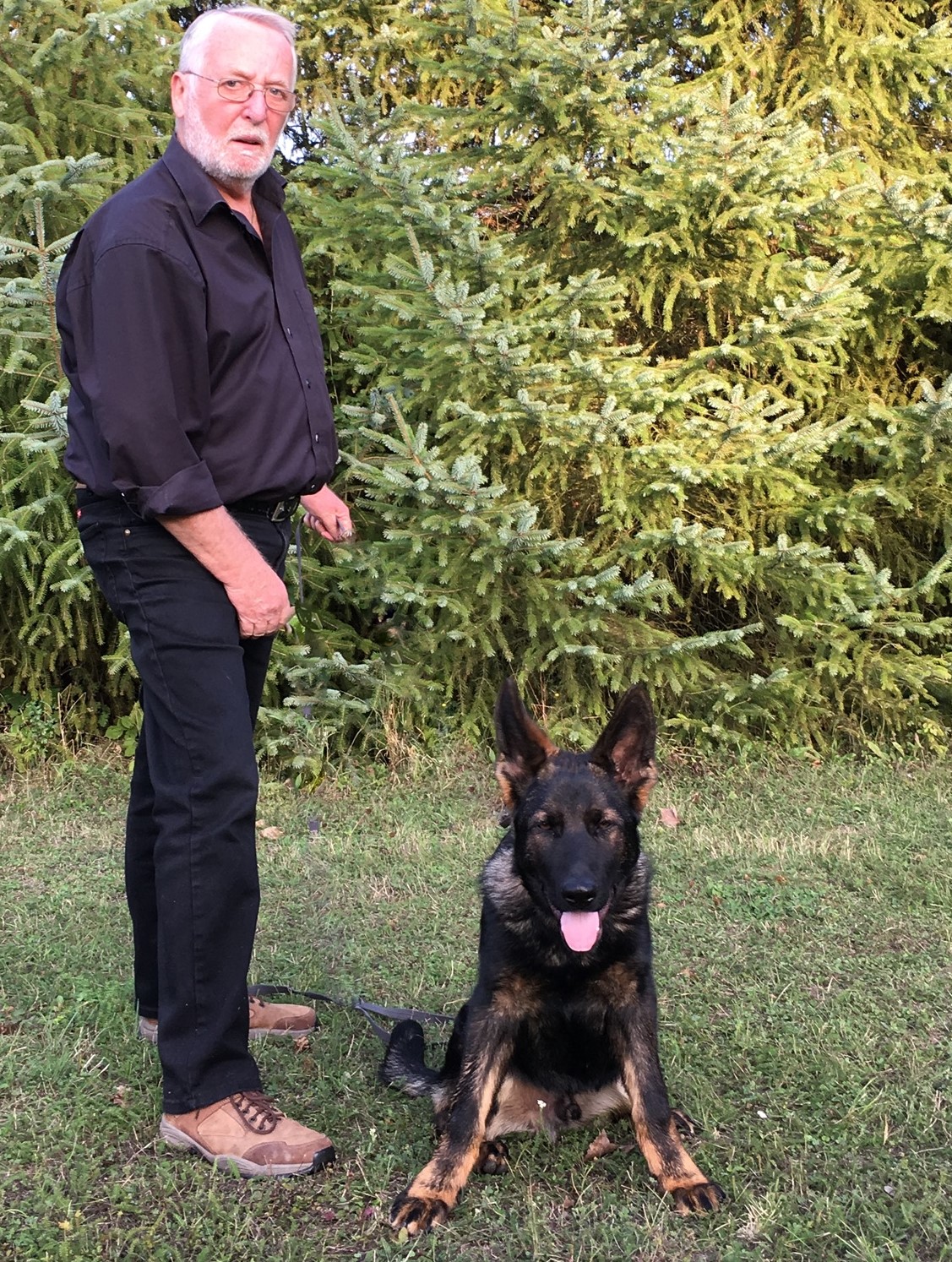 Albrecht Schaper mit Schäferhund Flash